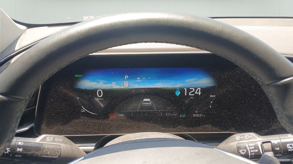 Used 2023 White Kia Wind image 10