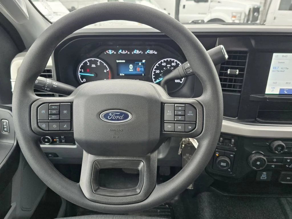2025 Ford F-550 Super Duty Chassis Cab XL - Photo 33