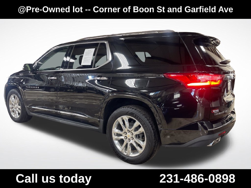 Used 2019 MOSAIC BLACK METALLIC Chevrolet High Country image 3