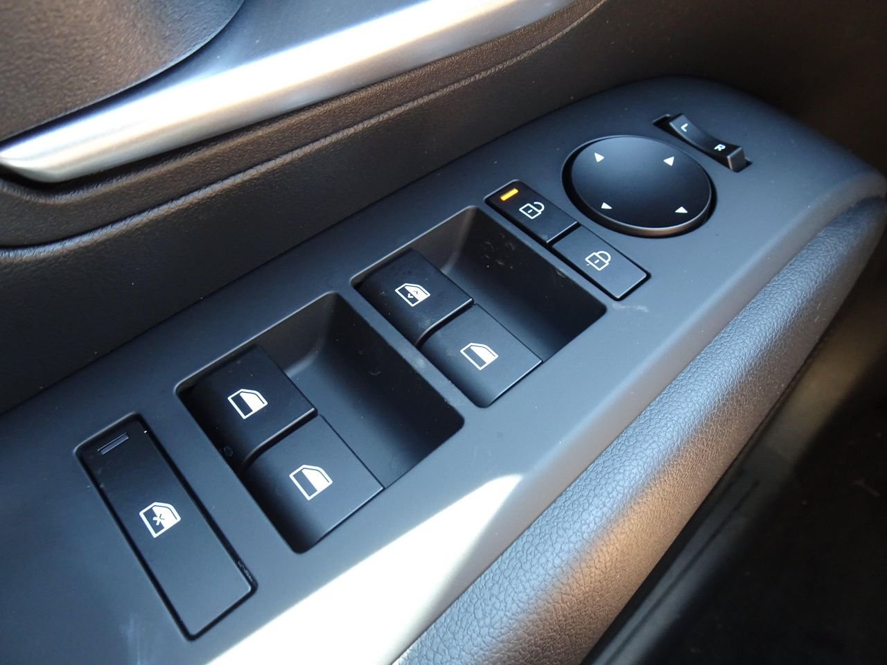 New 2027 Black Hyundai SE AWD image 19