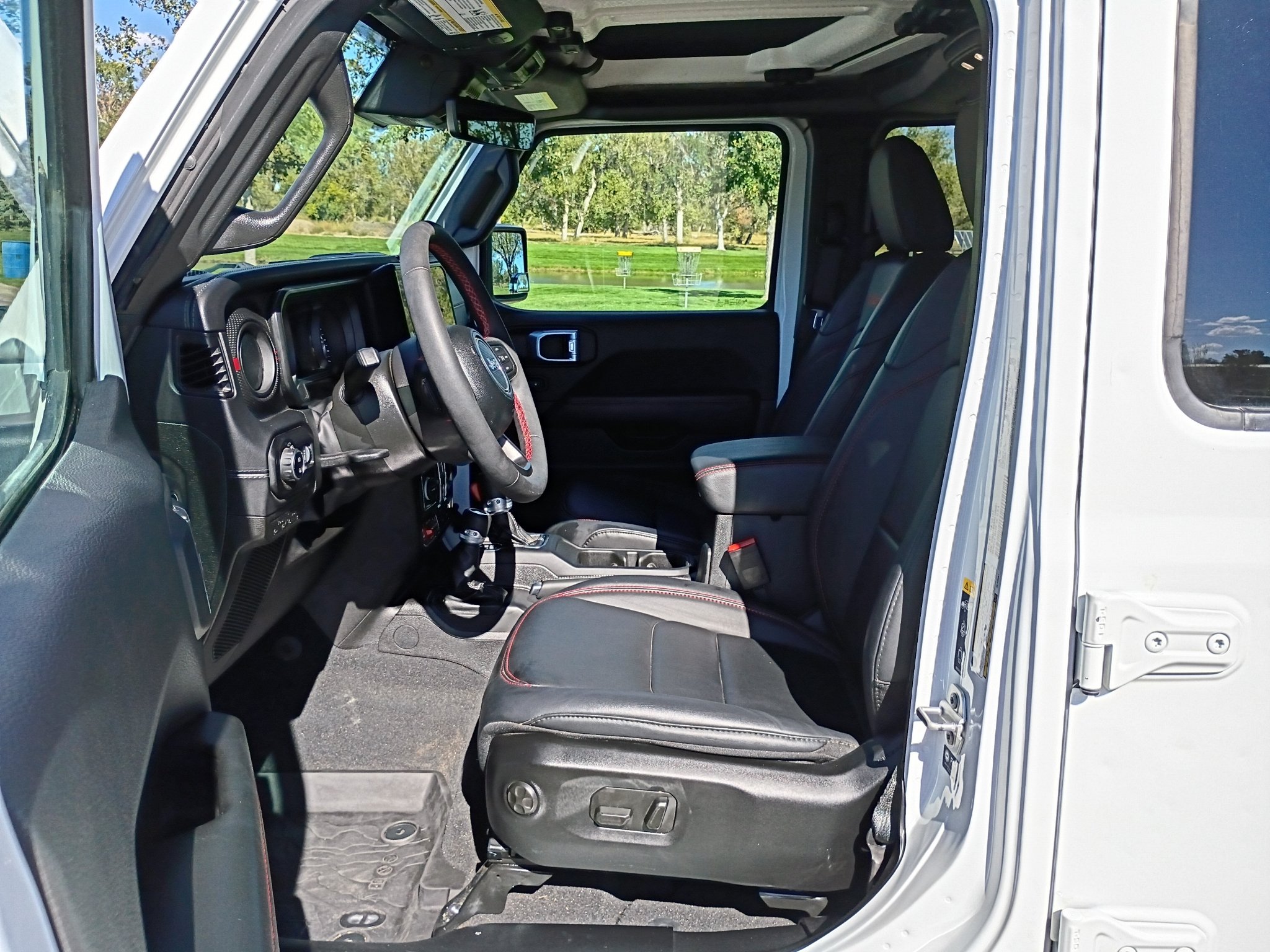 Used 2024 Bright White Clearcoat Jeep Rubicon X image 24