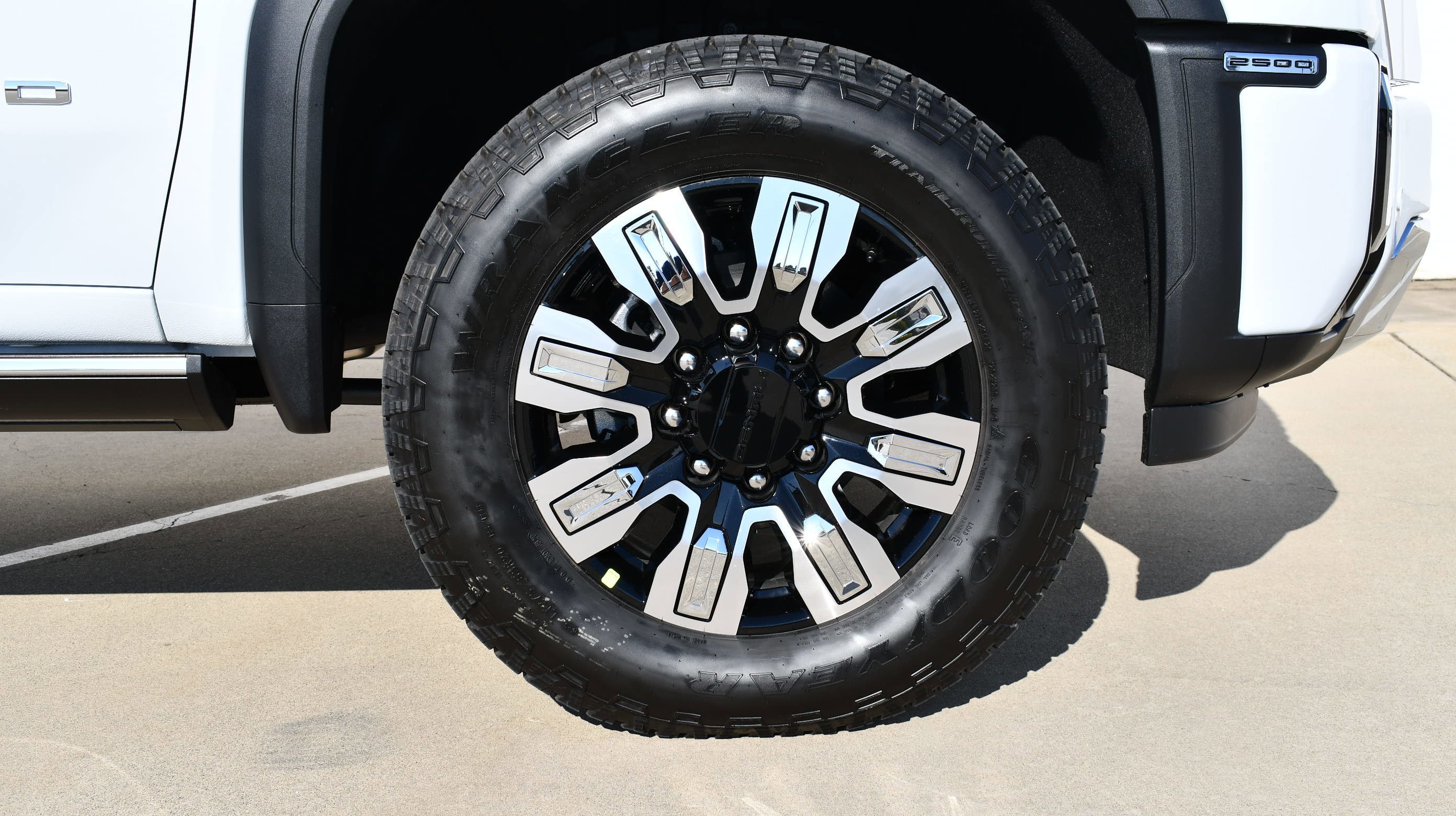 2026 GMC Sierra 2500HD Denali - Photo 14