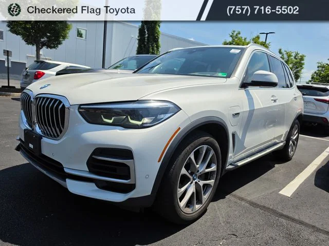 Used 2023 White Metallic BMW xDrive45e image 1