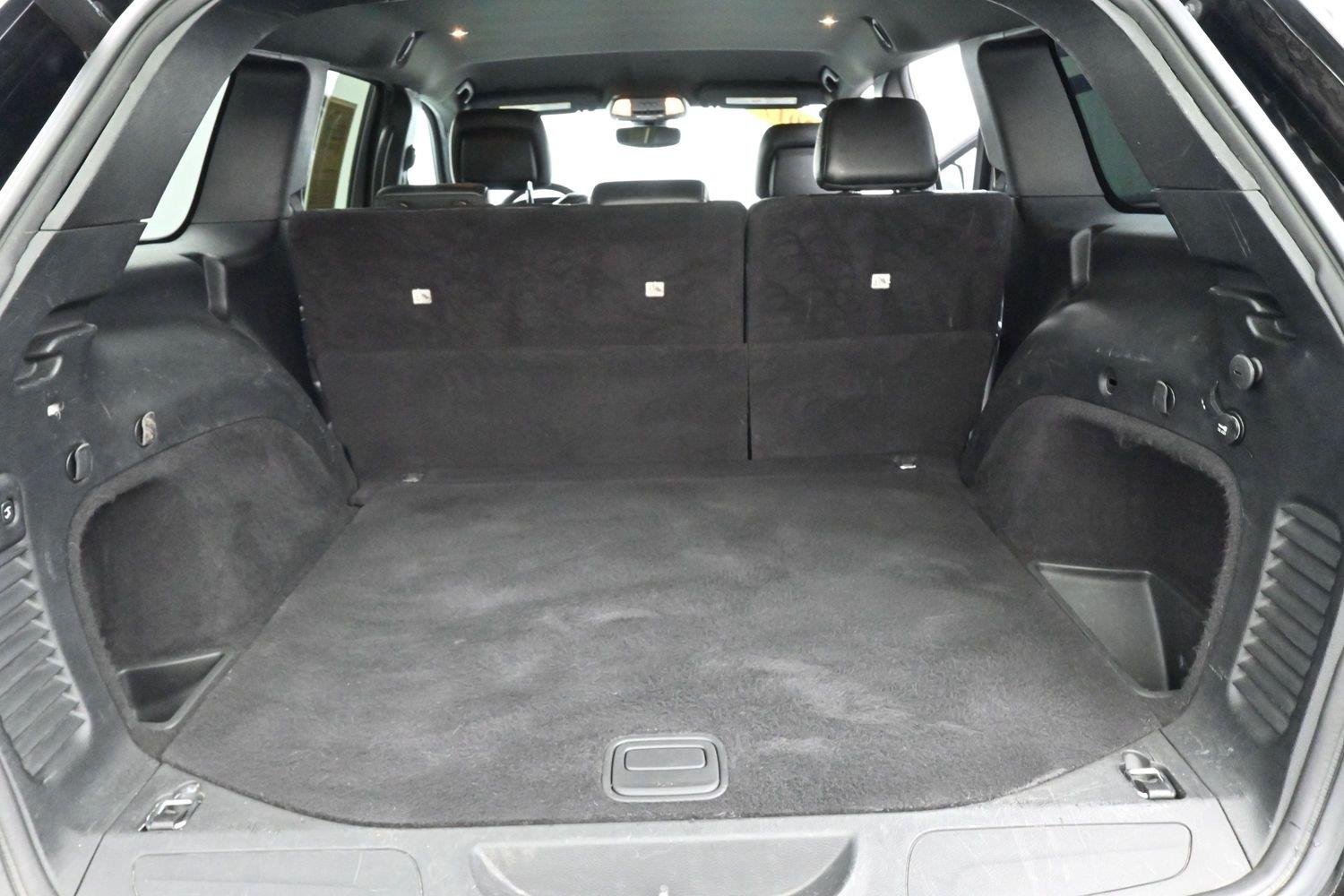 Used 2017 Diamond Black Crystal Pearlcoat Jeep Altitude image 9