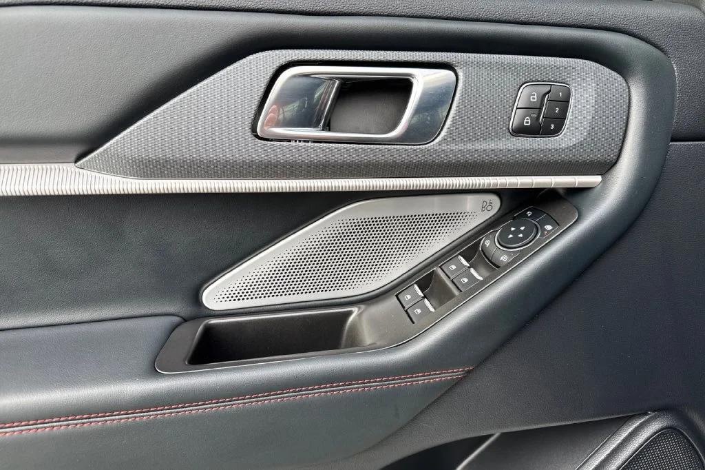 2025 Ford Explorer ST - Photo 11