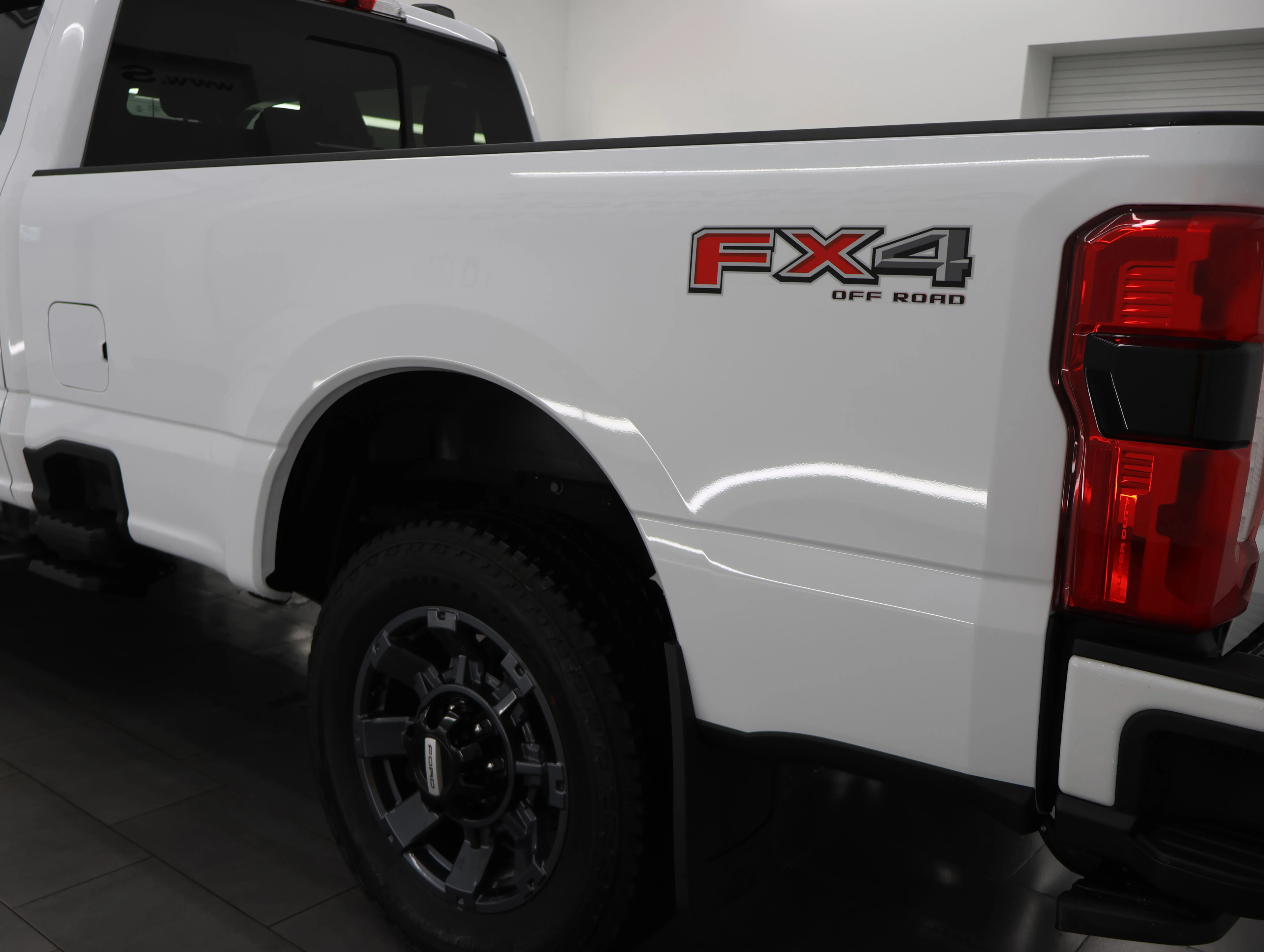 Used 2024 Oxford White Ford Lariat image 35