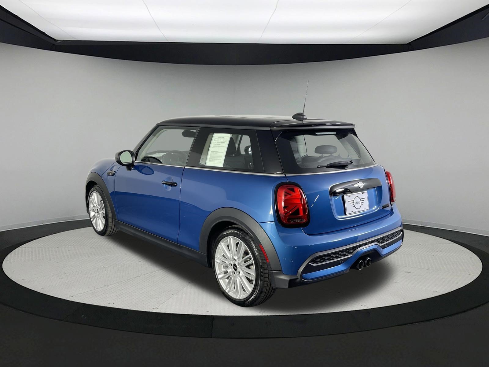 Certified Used 2024 ISLAND BLUE METAL MINI Cooper S image 7