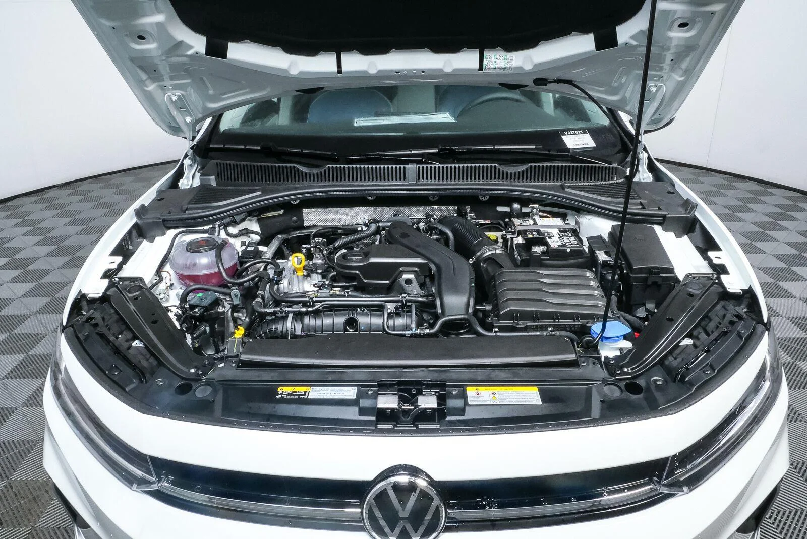 New 2027 Opal White Pearl Volkswagen SE image 36