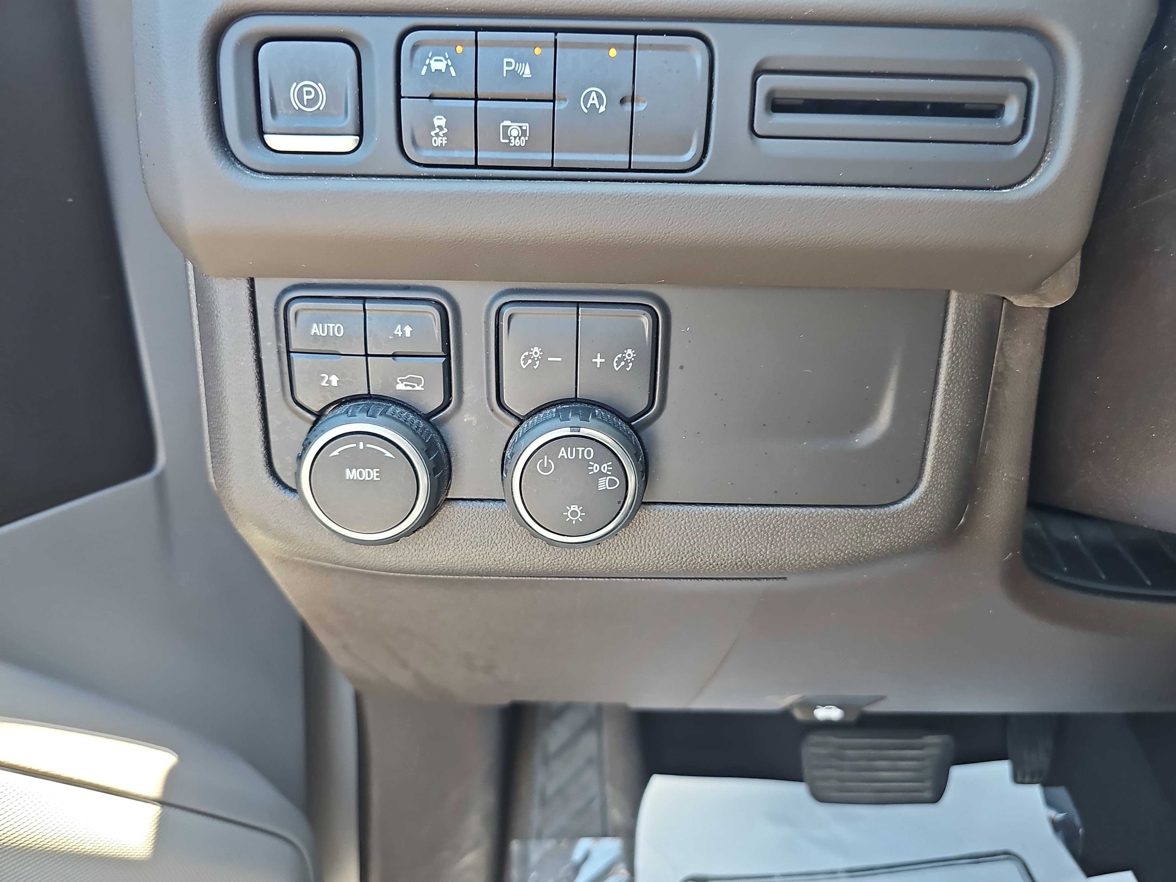 Used 2023 Empire Beige Metallic Chevrolet LT image 32