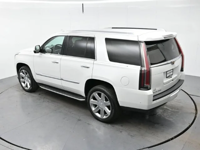 Used 2018 CRYSTAL WHITE TRICOAT Cadillac Luxury image 38