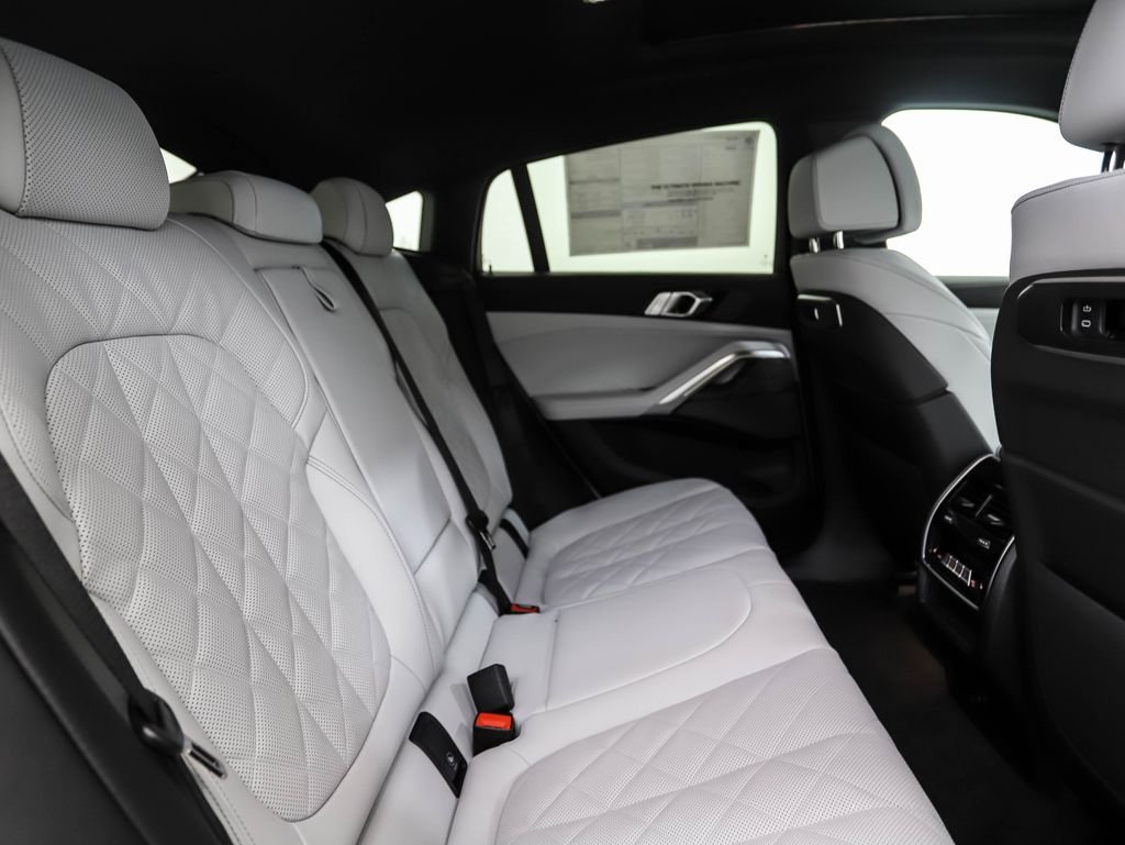 Used 2026 White Metallic BMW xDrive40i image 27