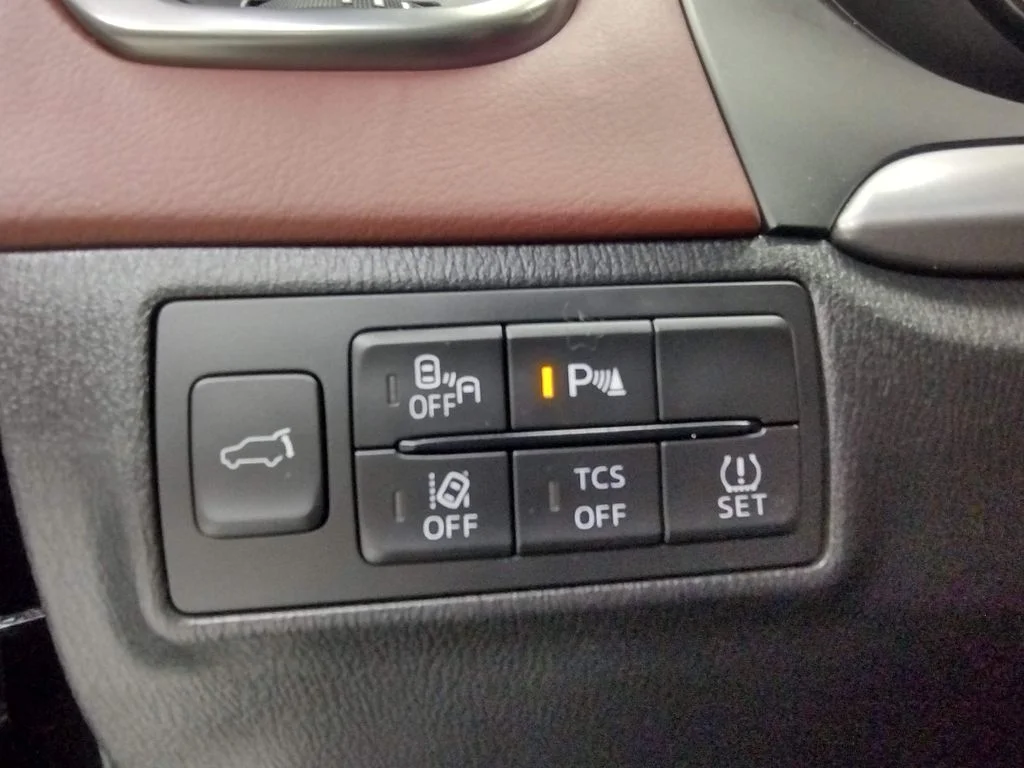 Used 2017 Black Mazda Signature image 28