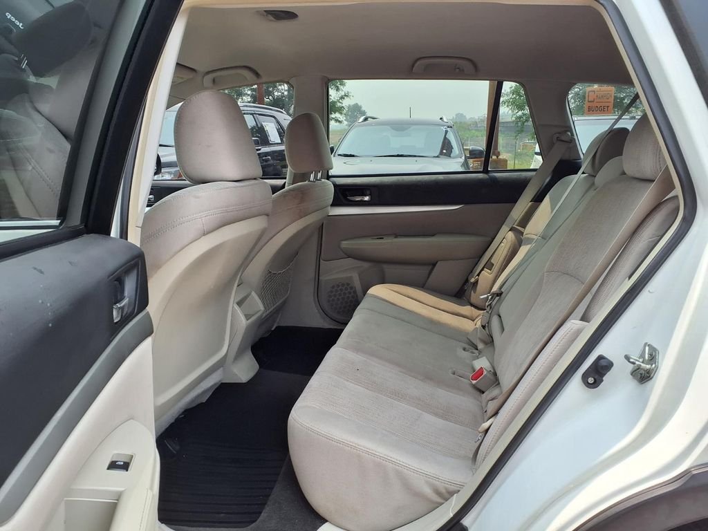 Used 2013 White Subaru 2.5i Premium image 9