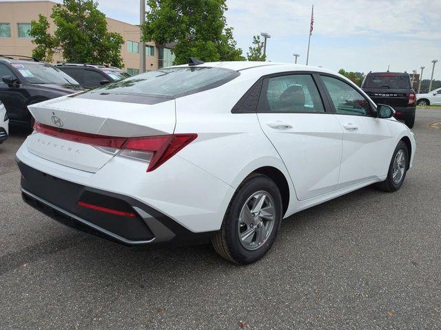 New 2026 White Hyundai SE image 5