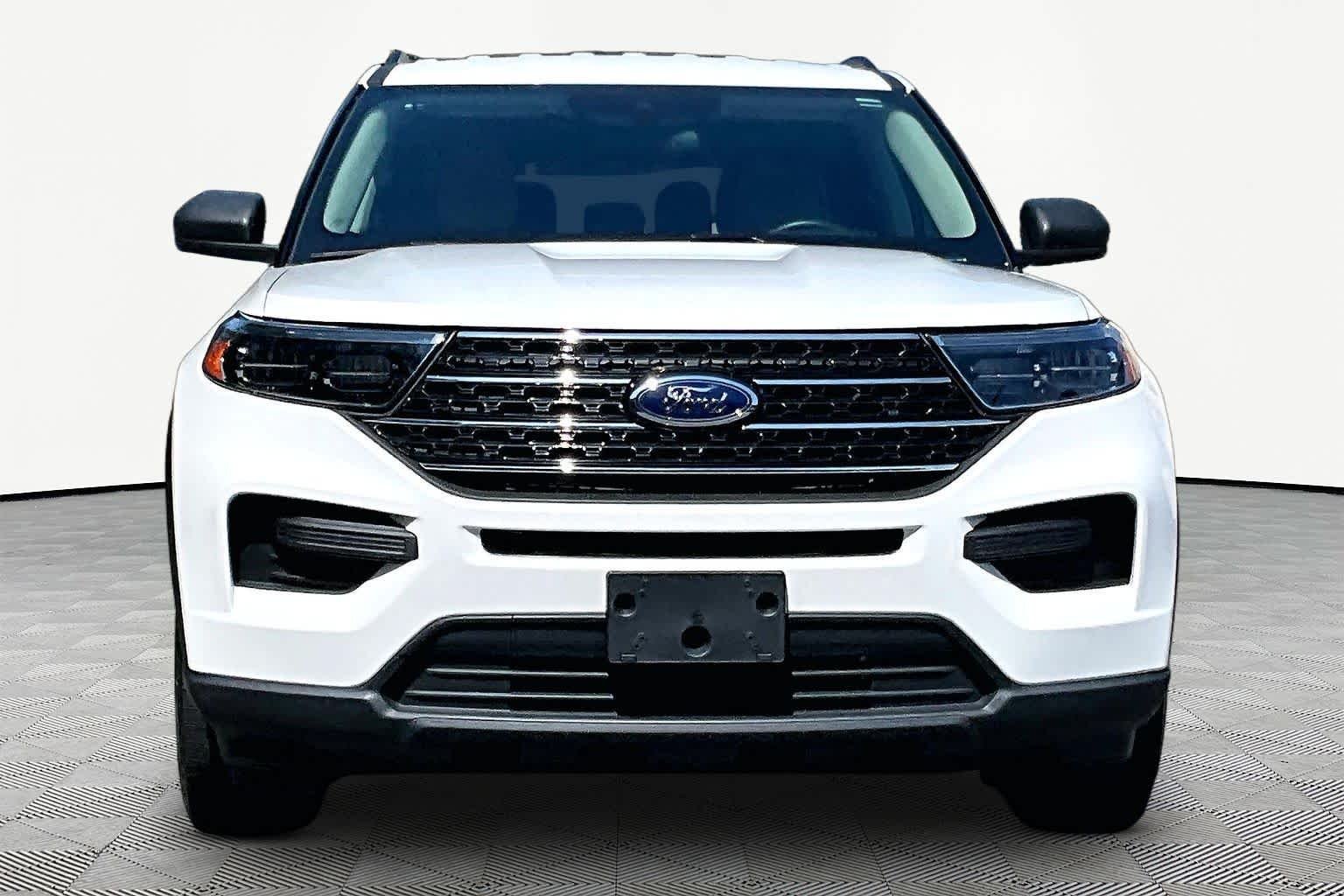 Used 2024 Star White Metallic Tri-Coat Ford XLT image 4