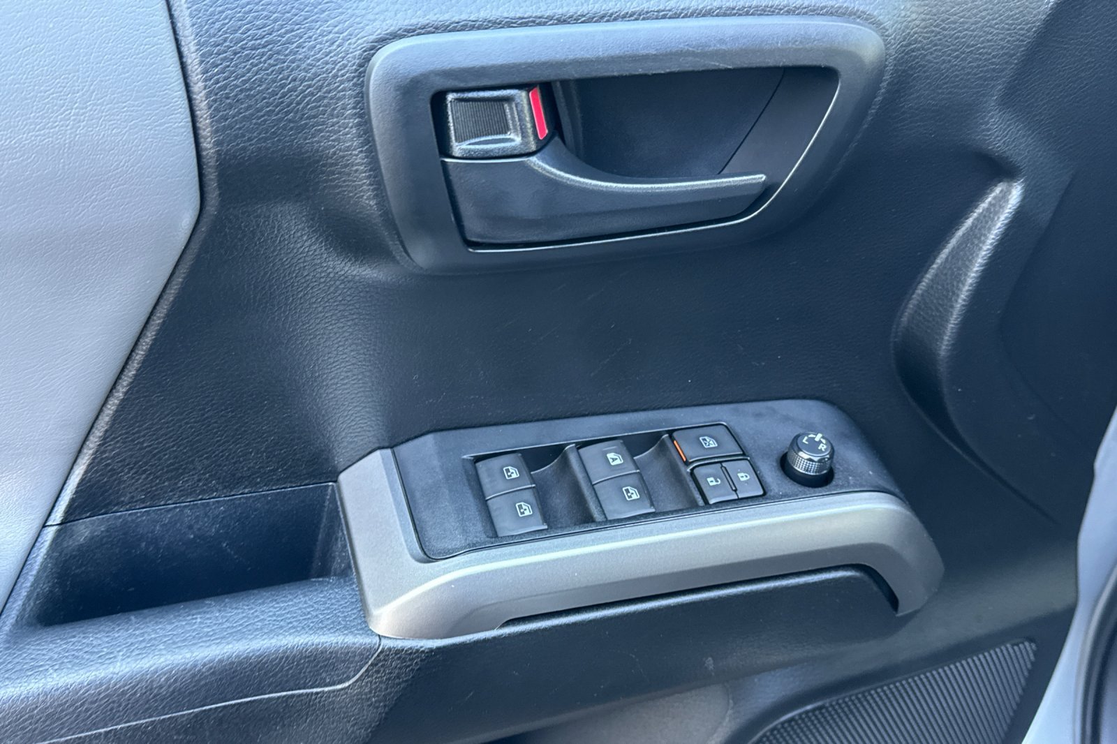 Certified Used 2022 Silver Toyota SR5 image 14