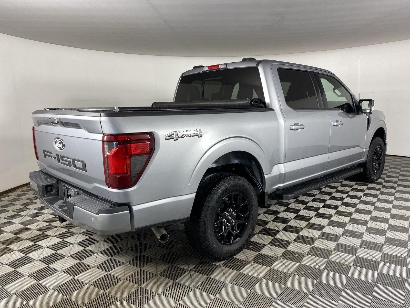 Used 2025 Iconic Silver Ford XLT image 10