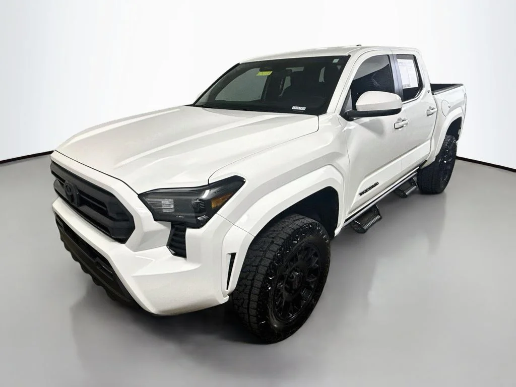 Used 2025 Ice Cap Toyota SR5 image 3
