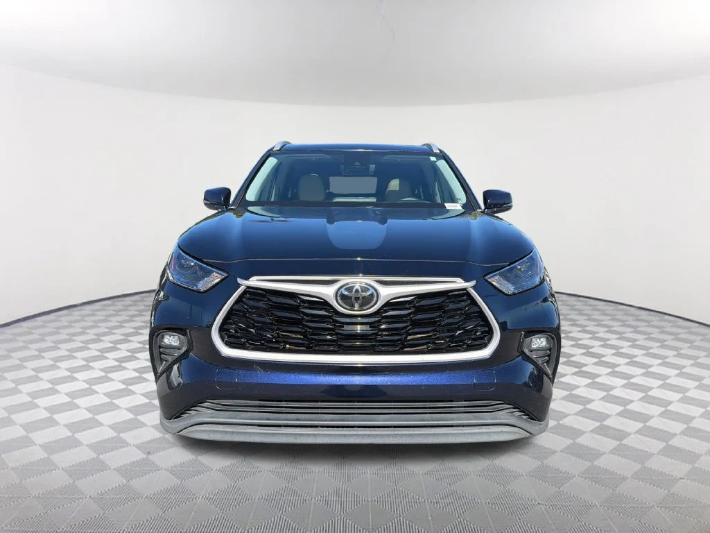 Used 2022 Blue Toyota XLE image 2