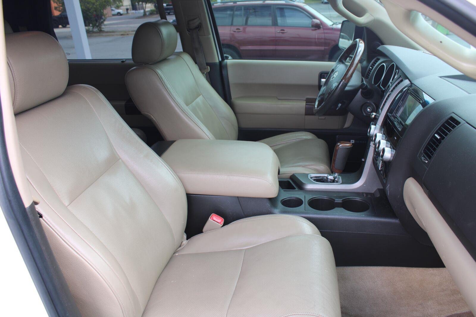 Used 2010 Blizzard Pearl Toyota Platinum image 4