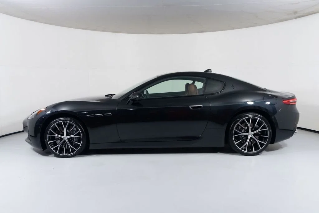Used 2025 Nero Assoluto Metallic Maserati Granturismo image 3