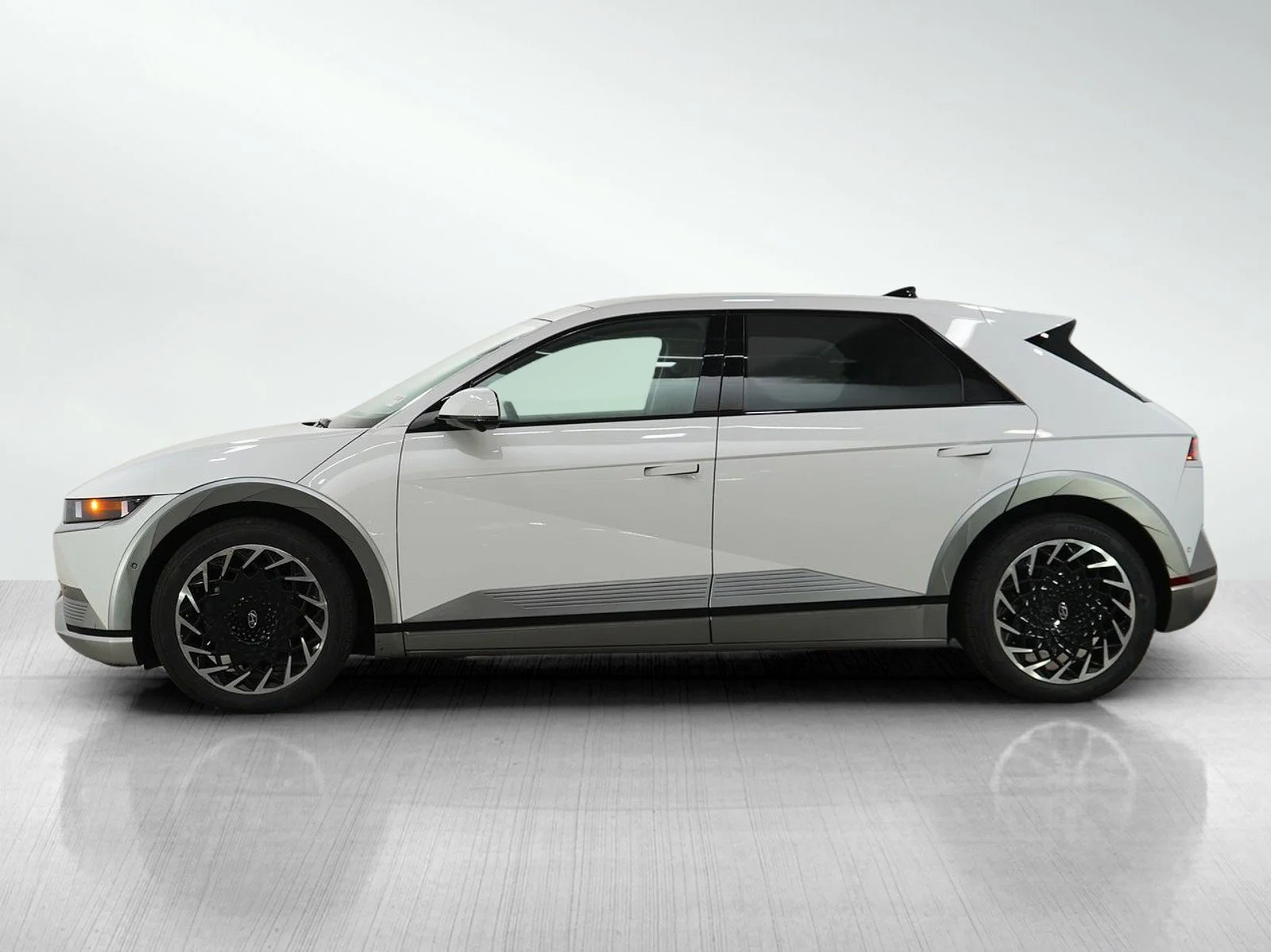 Used 2024 Hyundai IONIQ 5 Limited with VIN KM8KRDDF4RU252789 for sale in Minneapolis, Minnesota