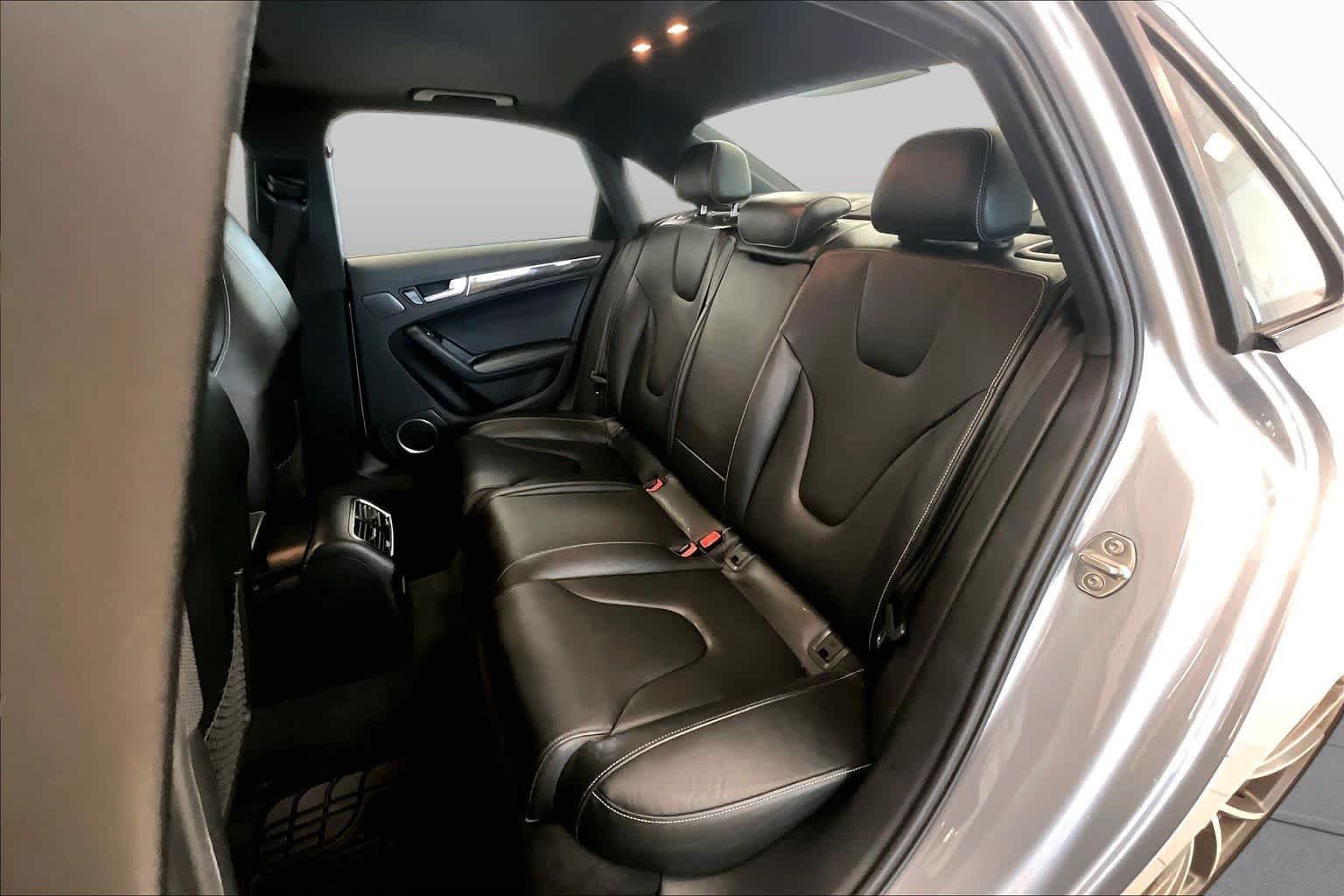 Used 2016 Florett Silver Metallic Audi Premium Plus image 17