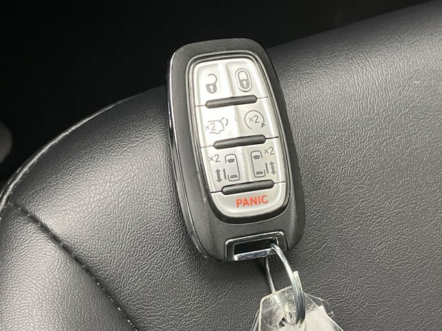 2025 Chrysler Pacifica Select - Photo 26