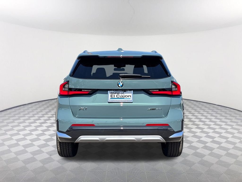 New 2027 Cape York Green Metallic BMW xDrive28i image 5