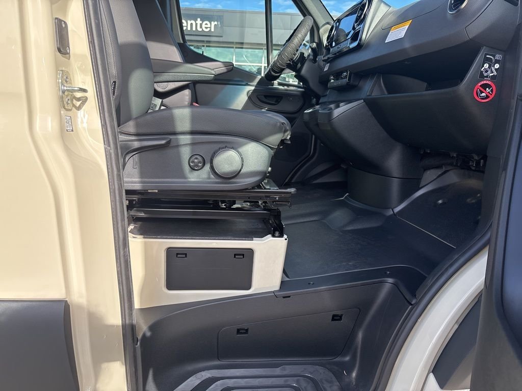 New 2026 White Mercedes-Benz AWD Cargo image 31