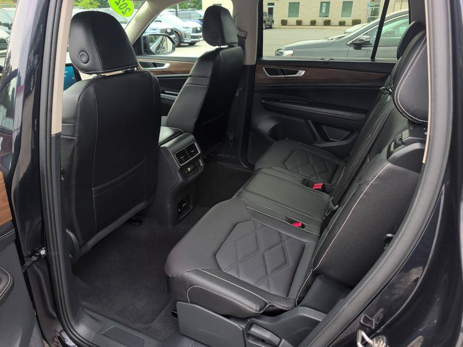 Used 2025 Deep Black Pearl Volkswagen 2.0T SE w/Technology image 9