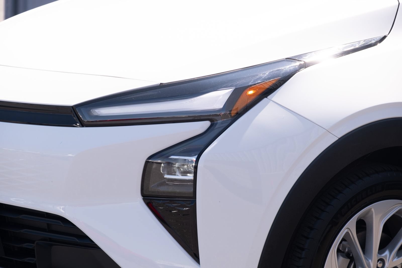 New 2027 Summit White Chevrolet LT image 18