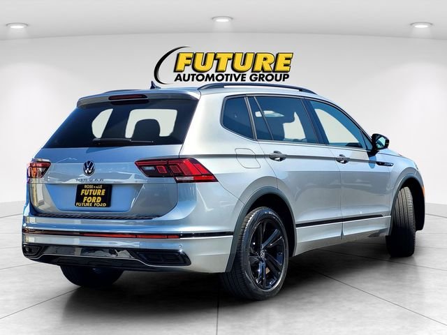 Used 2023 Silver Volkswagen 2.0T SE R-Line Black image 4