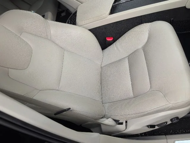 Used 2020 Black Volvo T6 Momentum image 11