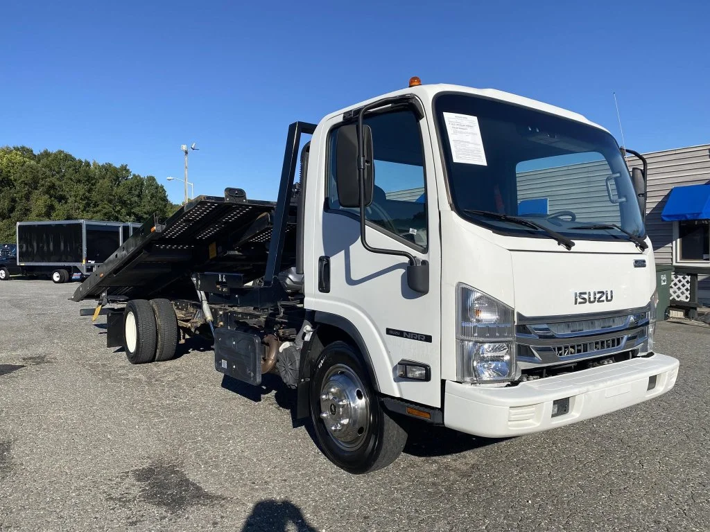 Used 2019  Isuzu Rollback image 4