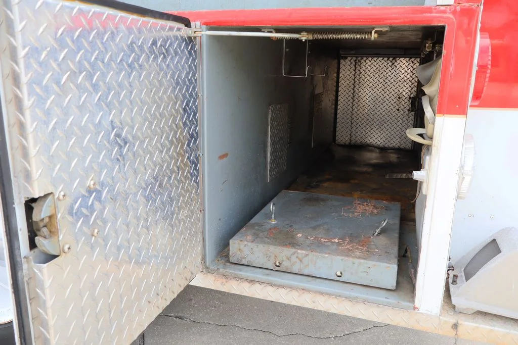 Used 1987  Ford F8000 image 11