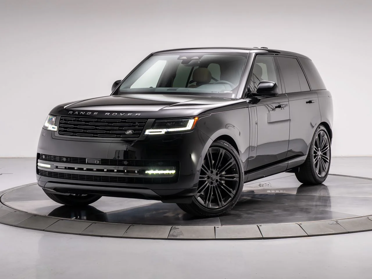 New 2026 Santorini Black Land Rover P400 SE image 1