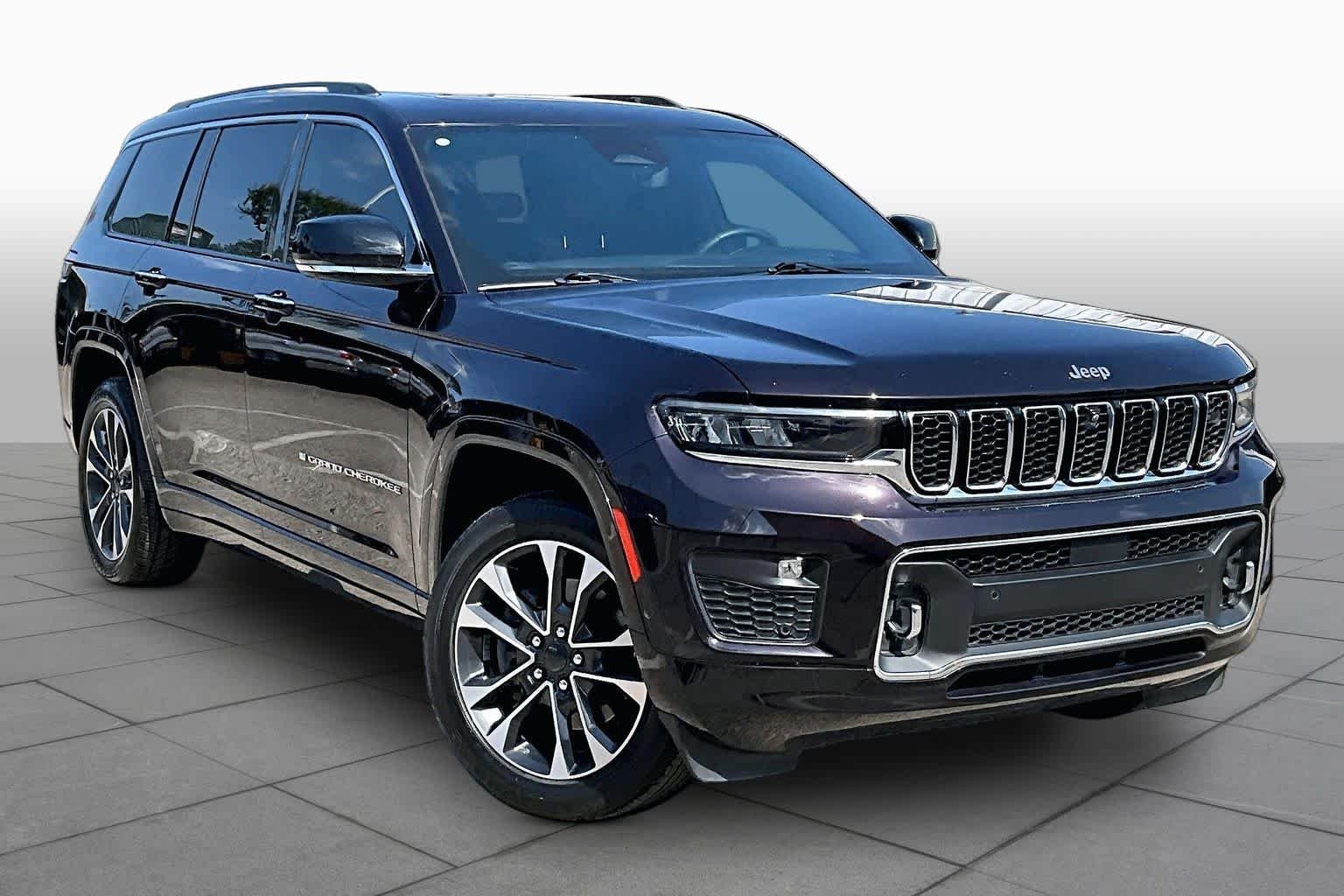 Certified Used 2023 Ember Pearlcoat Jeep Overland image 3