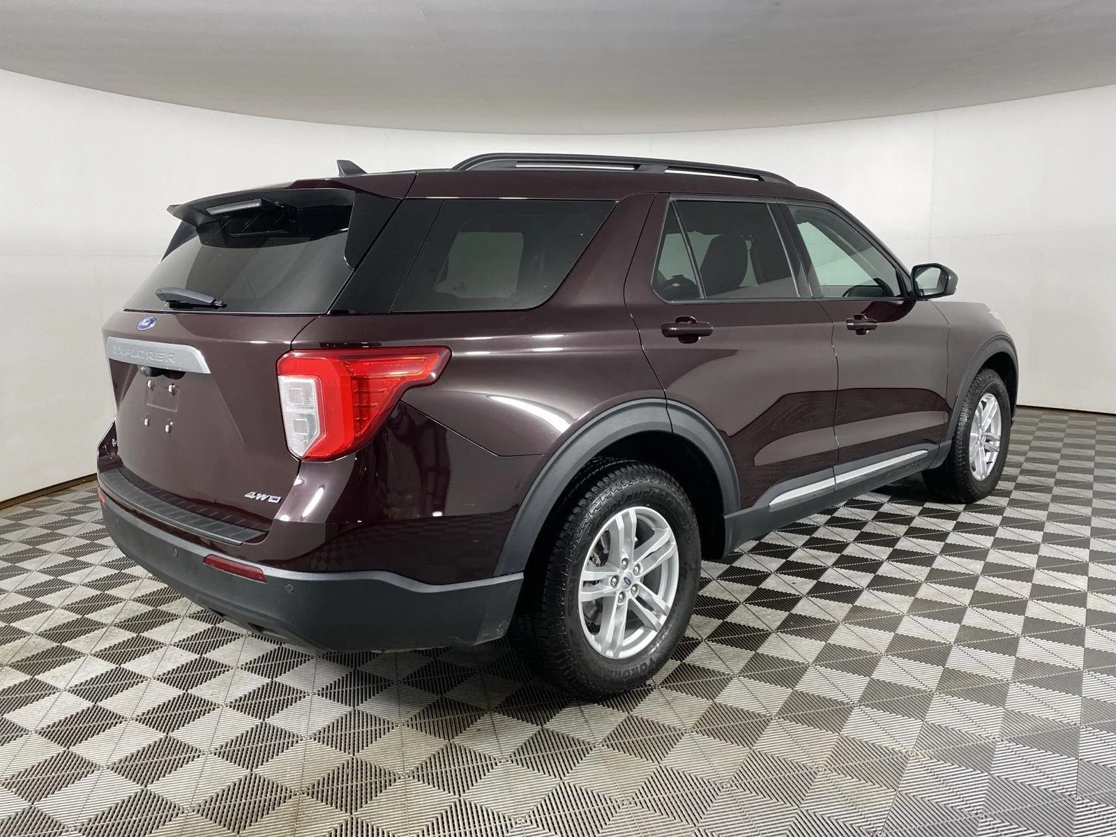 Used 2022 Jewel Red Ford XLT image 10