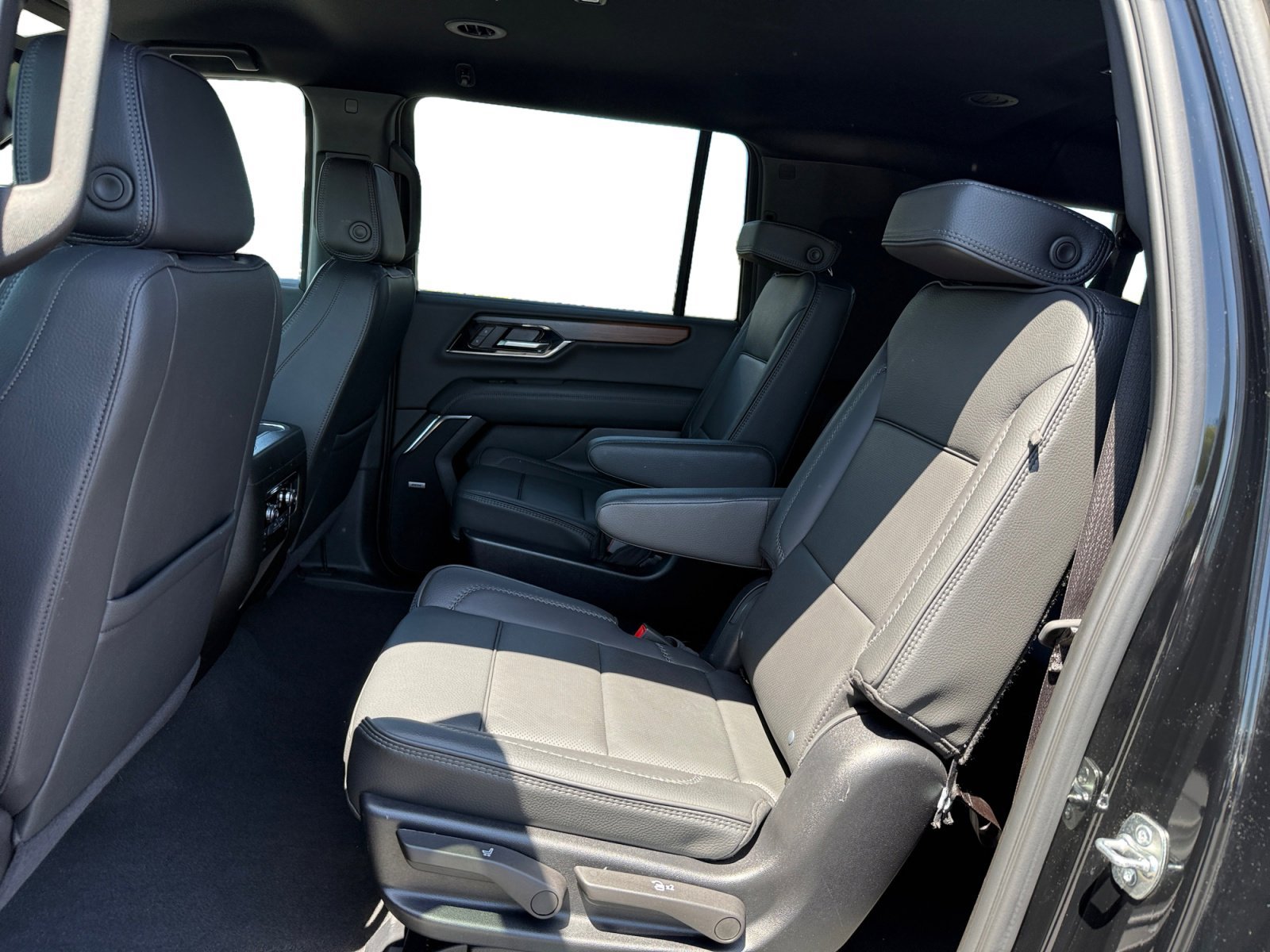 Used 2025 Onyx Black GMC Denali image 16