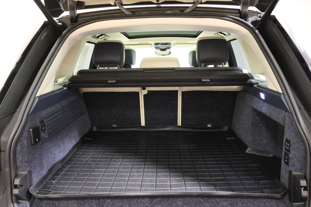 Used 2020 Portofino Blue Metallic Land Rover HSE image 47