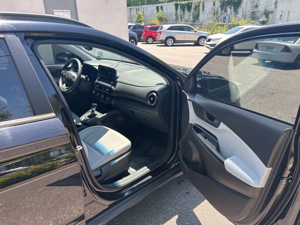 Used 2023 Black Hyundai SEL image 17
