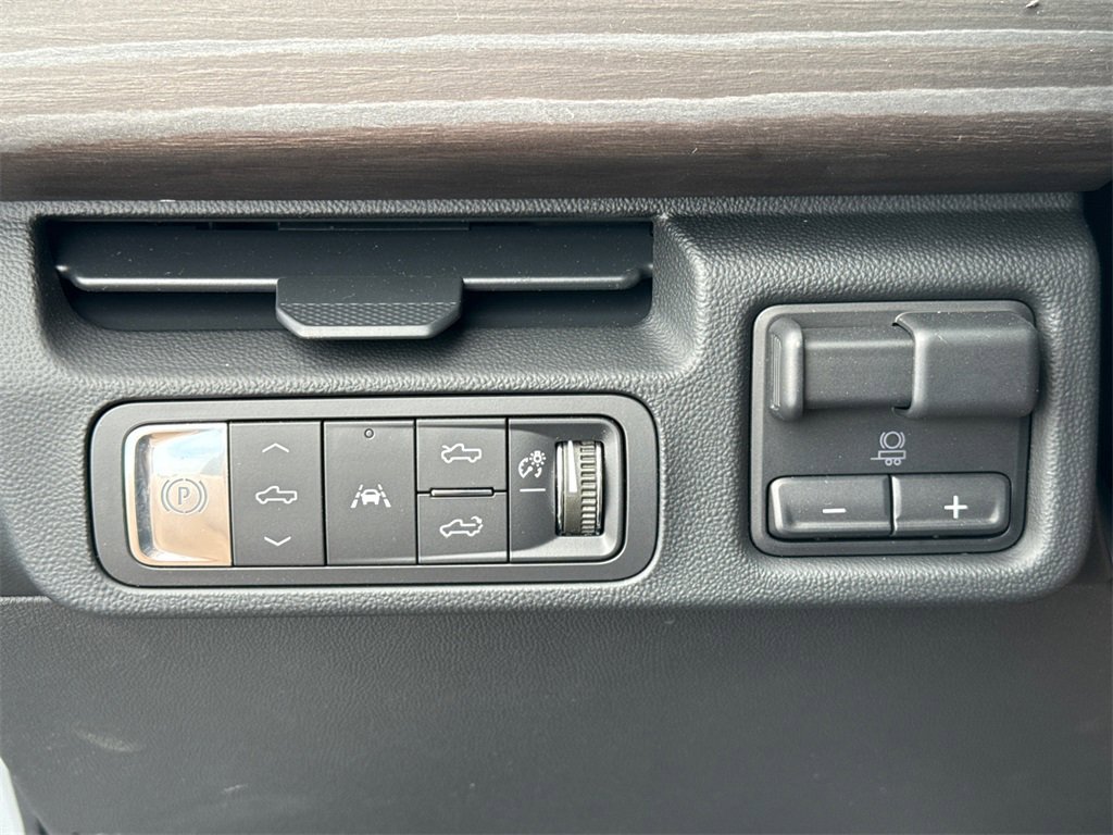 2025 GMC SIERRA - Image 18
