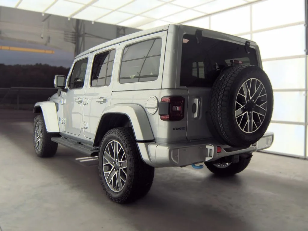 Used 2024 Silver Jeep High Altitude 4xe image 4
