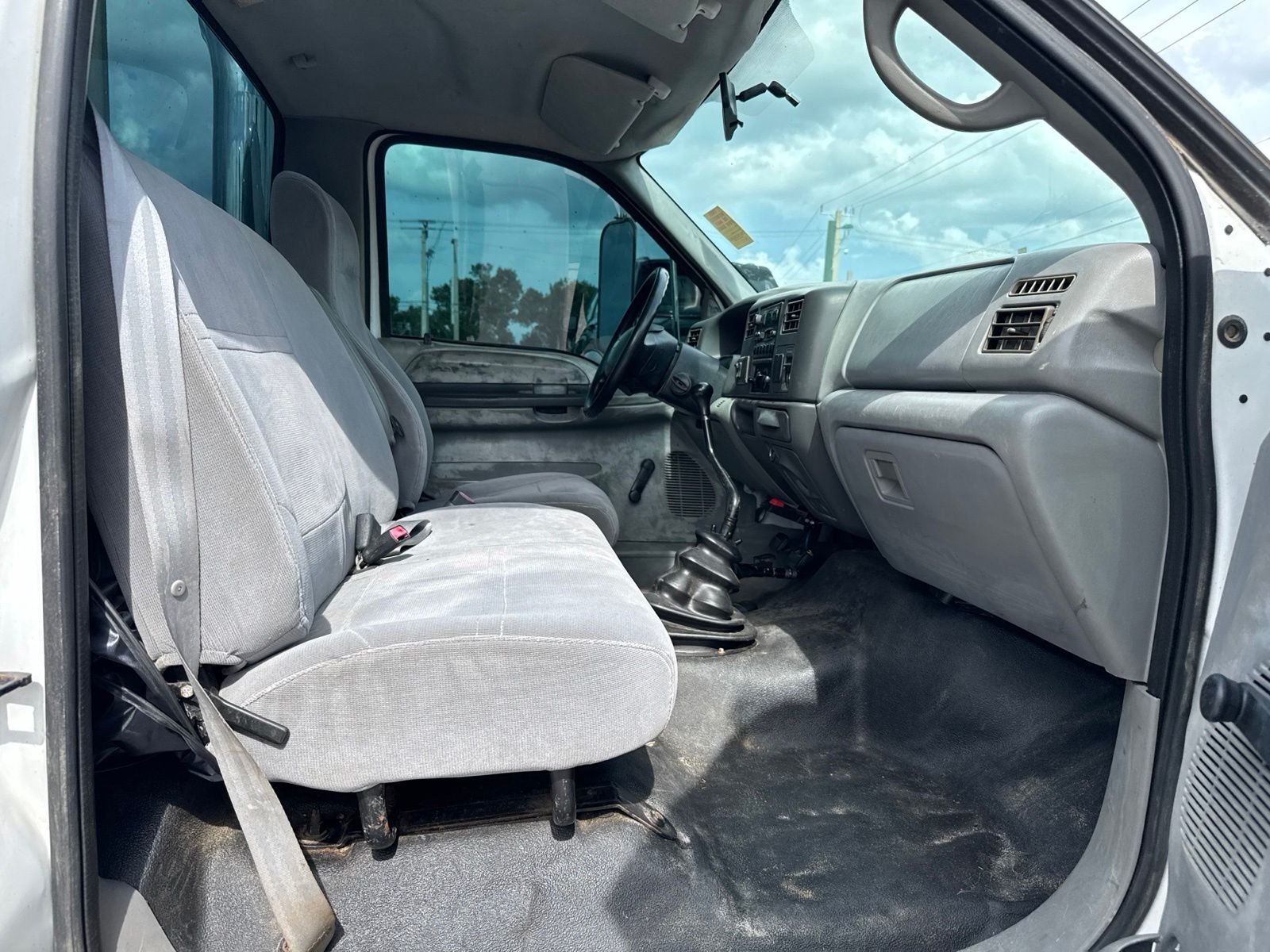 Used 2004 White Ford XLT image 26