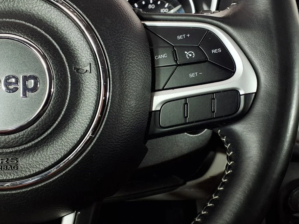 Used 2018 White Clearcoat Jeep Latitude image 19