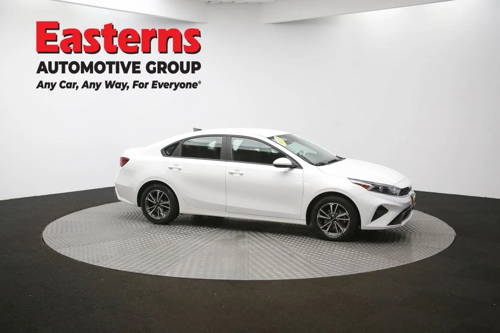 Used 2023 White Kia LXS image 46