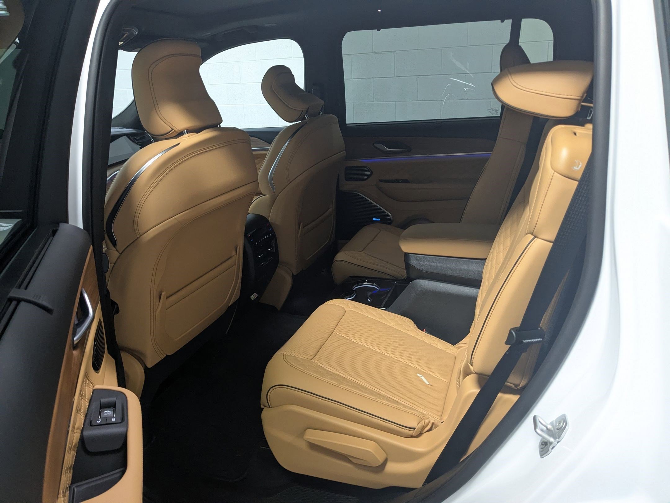 New 2026 Bright White Clear-Coat Exterior Paint Jeep Summit image 17