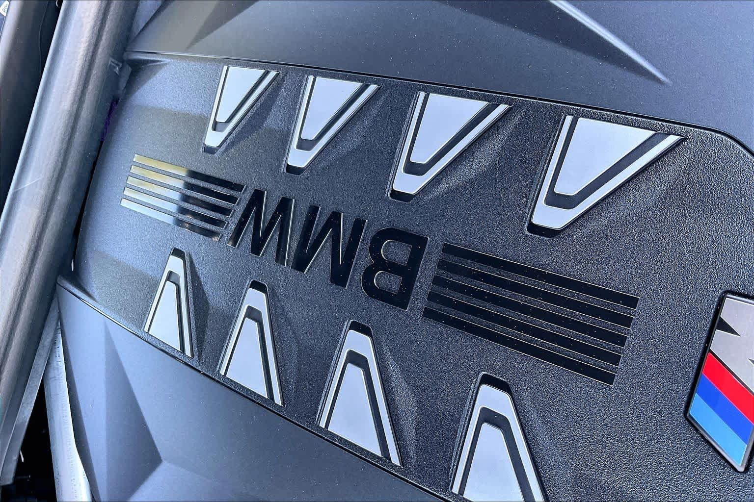 Used 2027 Black Sapphire Metallic BMW M60i image 17