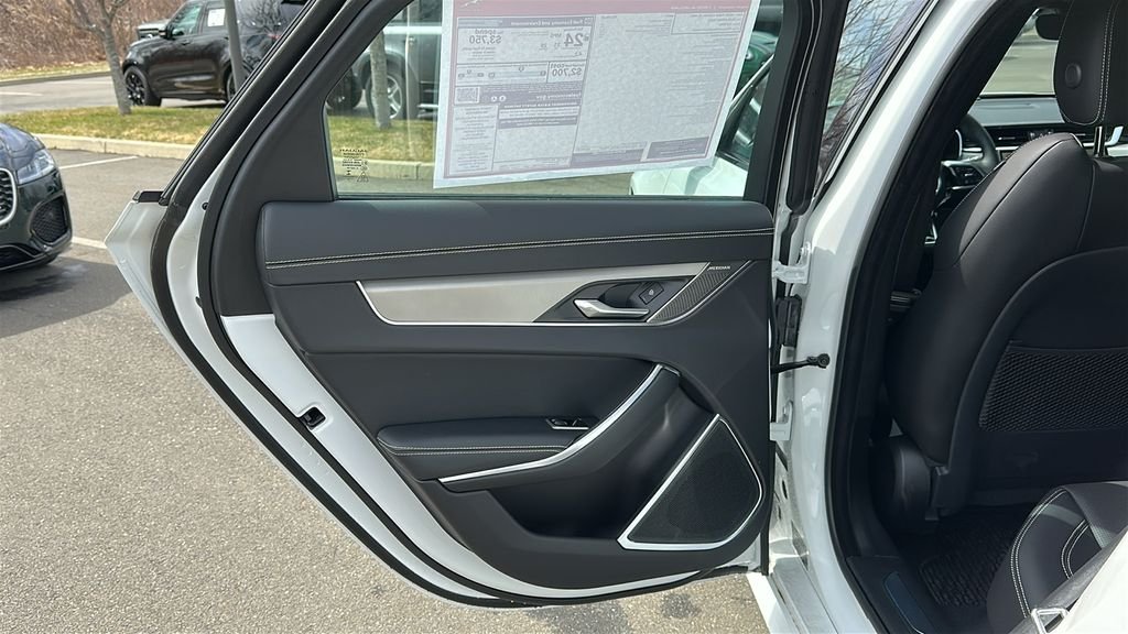 New 2024 Fuji White JAGUAR P300 R-DYNAMIC SE AWD image 19